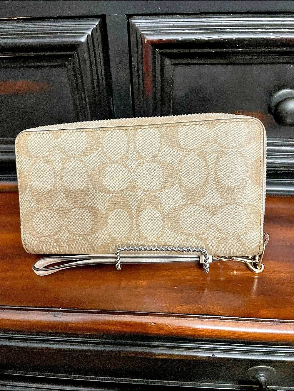 Coach Long Zip Around Wallet In Signature Canvas Beige & White - Picture 2 of 8